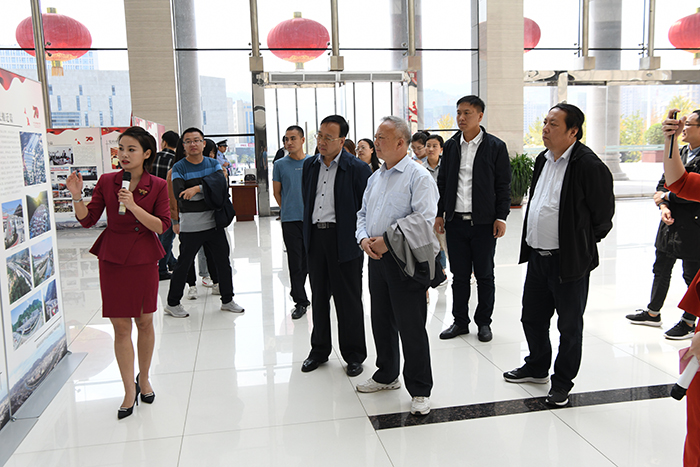 市城投公司組織參觀(guān)商洛市慶祝中華人民共和國(guó)成立70周年成就展