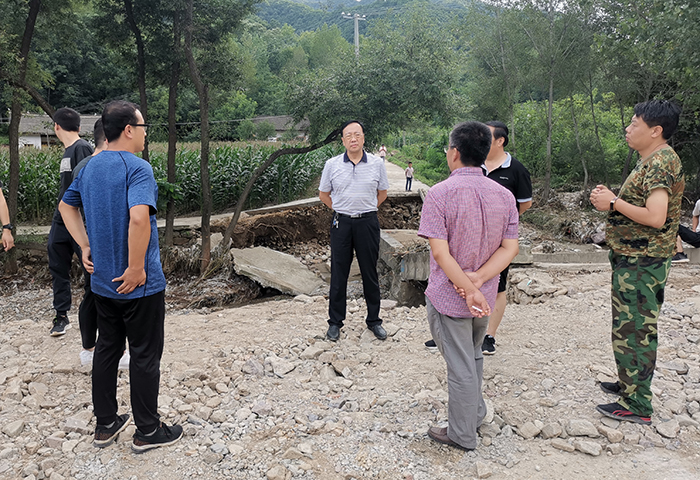 防洪搶險  勇擔使命 —— 商洛市城投公司黨員突擊隊奔赴洛南搶險救災