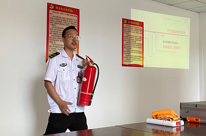 市城投物業(yè)公司舉辦“珍惜生命、遠離火災(zāi)”消防安全專題學(xué)習(xí)培訓(xùn)會